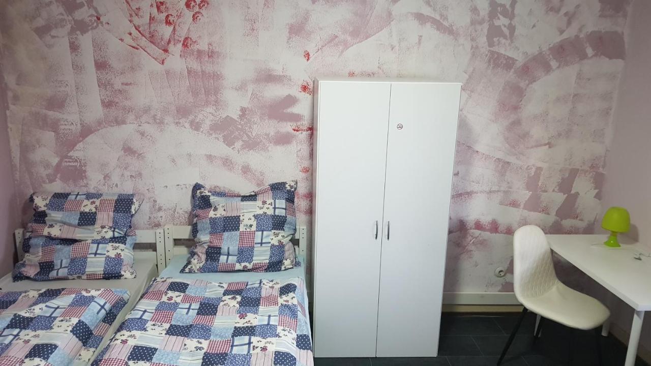 Handwerker Unterkunft Monteurzimmer Mit Gemeinschaftsbad In Brebach 사르브루켄 외부 사진